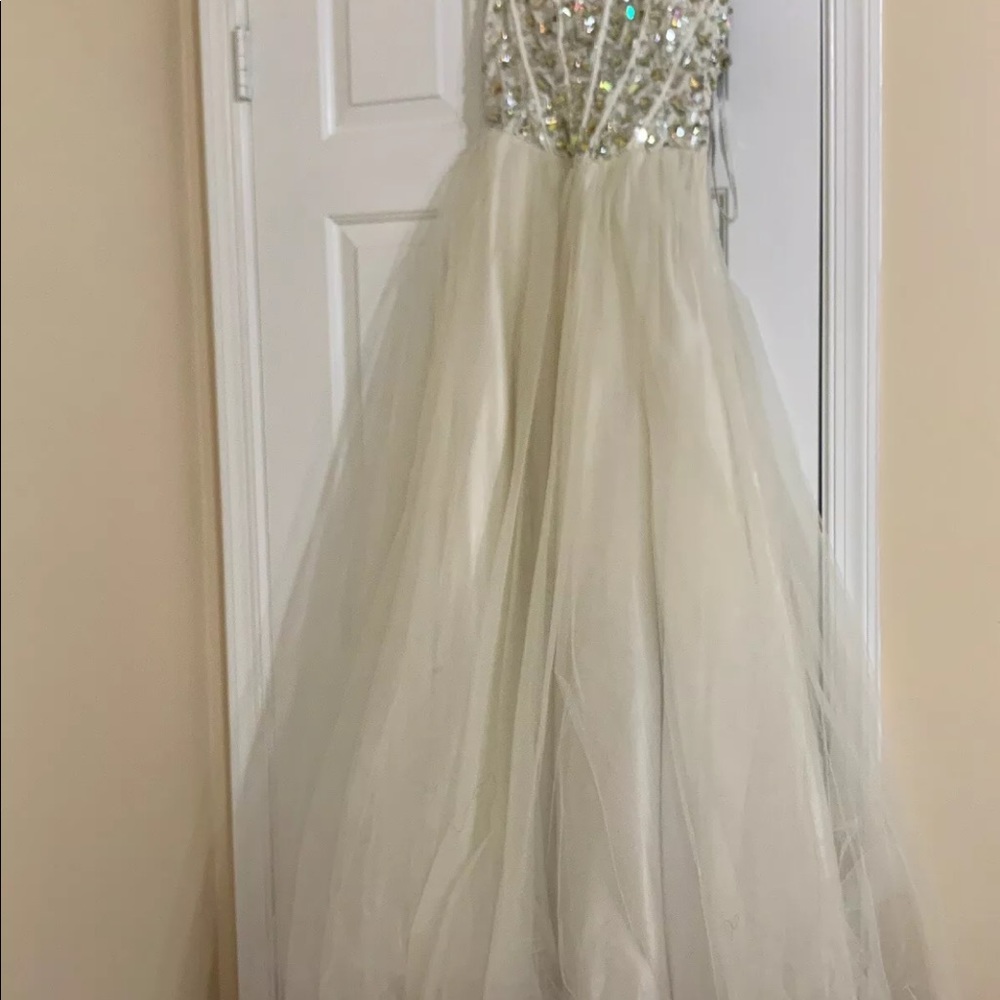Prom gown